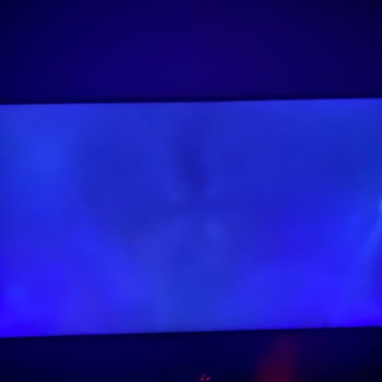 Samsung TV'nin Tam Ortada Bulutlanma Vardı