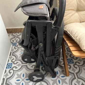 Bebek Arabası Kayıp: Havalimanında Zor Anlar