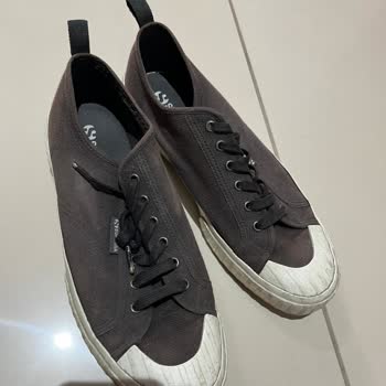 Zapatos Superga, decoloración temprana, solicito asistencia