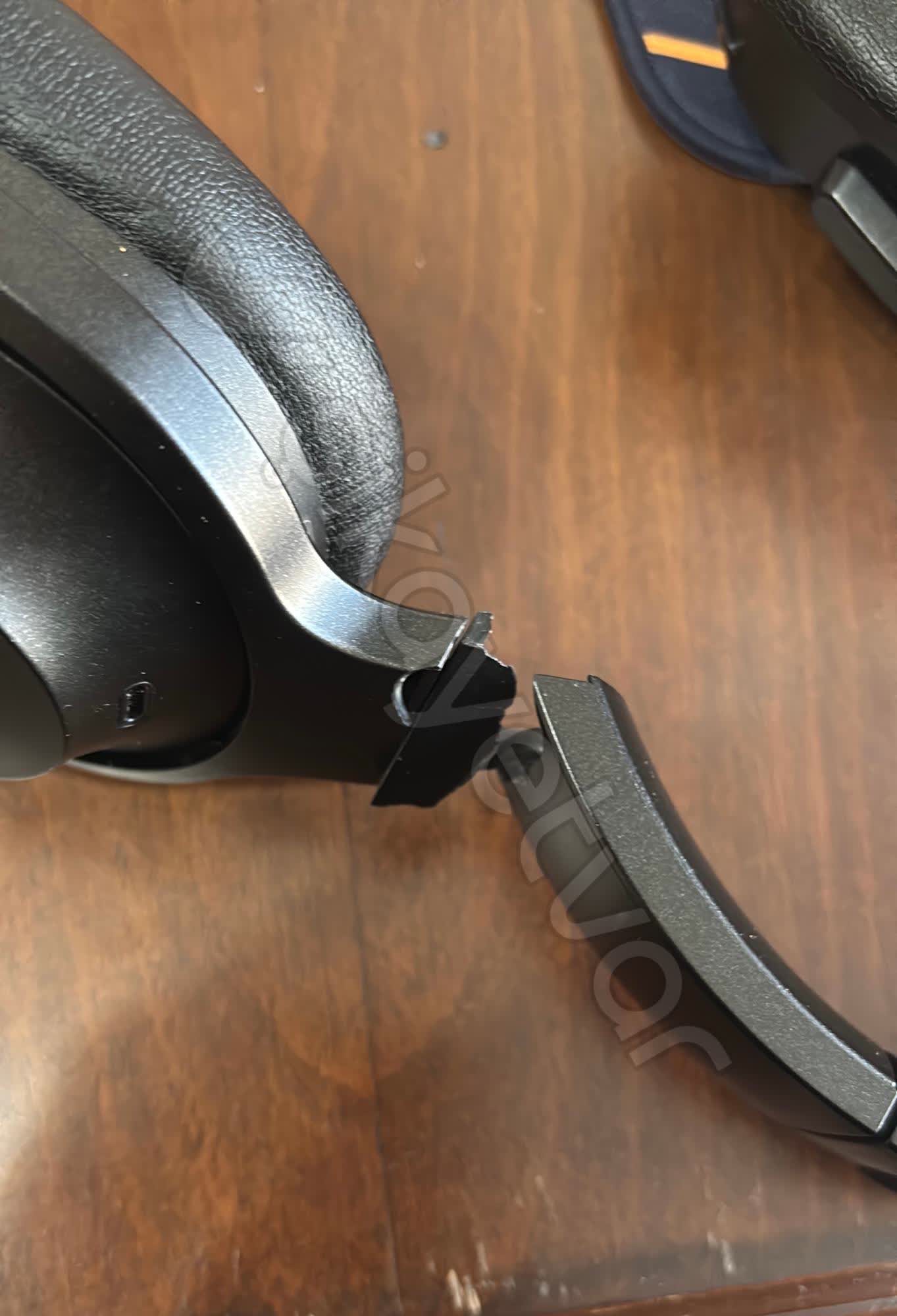 Razer Barracuda Pro Headset Cracked in 3-4 Months Due to Manufacturing ...