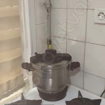Bonera Düdüklü Tencere Normal Tencerede Aynı Zamanda Pişiriyor!
