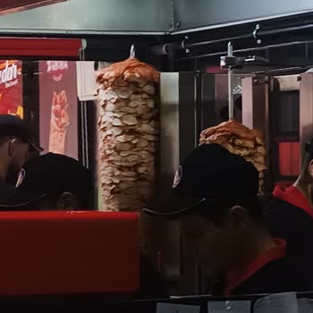 Sağlıksız Kampanya: Çiğ Tavuk Tehlikesi