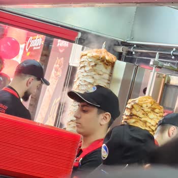 Sağlıksız Kampanya: Çiğ Tavuk Tehlikesi