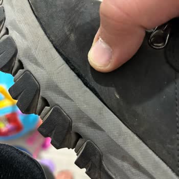 Skechers Botlarının Dayanıklılığı Ve Müşteri Memnuniyeti Problemi