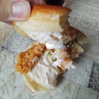 Popeyes XL Hamburgerde Tavuk Eksikliği Ve Soğuk Ürünler