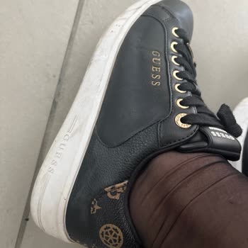 Guess Ayakkabıda Renk Ve Dayanıklılık Sorunu