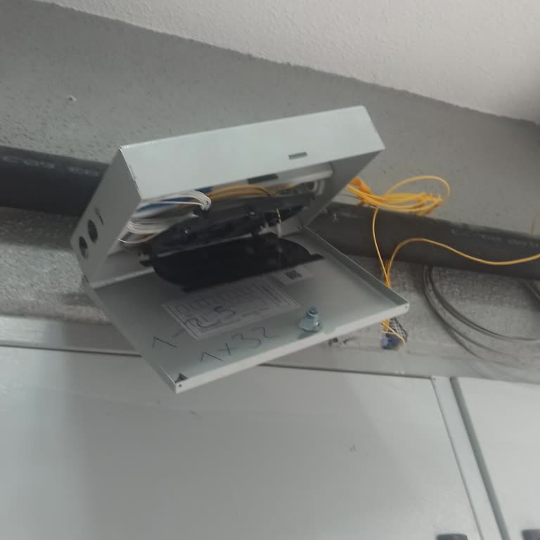 İnternet Kutusu Doğalgaz Borusuna İliştirilmiş