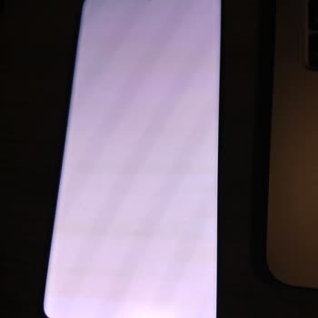 Samsung S20+ Ekran Sorunu: Ücretsiz Değişim Talebi