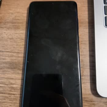 Samsung S20+ Ekran Sorunu: Ücretsiz Değişim Talebi