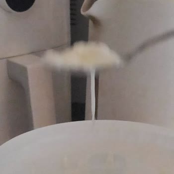 Yoğurt İçinde Şeffaf Madde Şoku