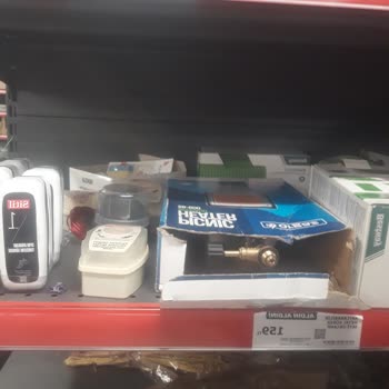 Açık Ambalajlı Arızalı Ürün Ve İlgisiz Mağaza Çalışanı