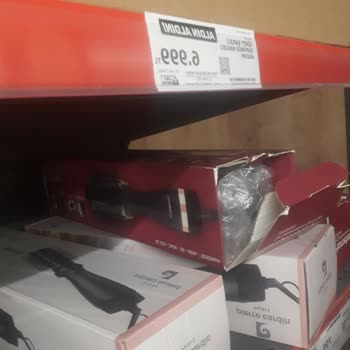 Açık Ambalajlı Arızalı Ürün Ve İlgisiz Mağaza Çalışanı
