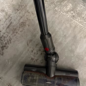 Dyson V12 Süpürge Borusu Beklenmedik Şekilde Kırıldı!