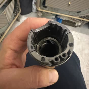 Dyson V12 Süpürge Borusu Beklenmedik Şekilde Kırıldı!
