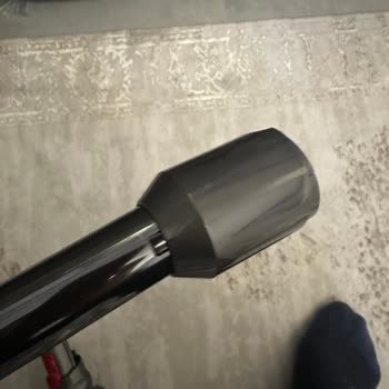 Dyson V12 Süpürge Borusu Beklenmedik Şekilde Kırıldı!