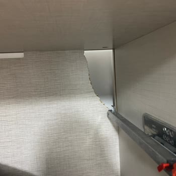 Eksik Ve Kırık Şifonyer Parçalarıyla Mağduriyet