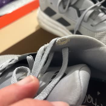 Adidas Ayakkabıda Beklenmedik Sorunlar