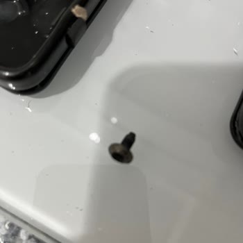 Yetkili Servis Vidayı 9 Katı Fiyata Satıyor!