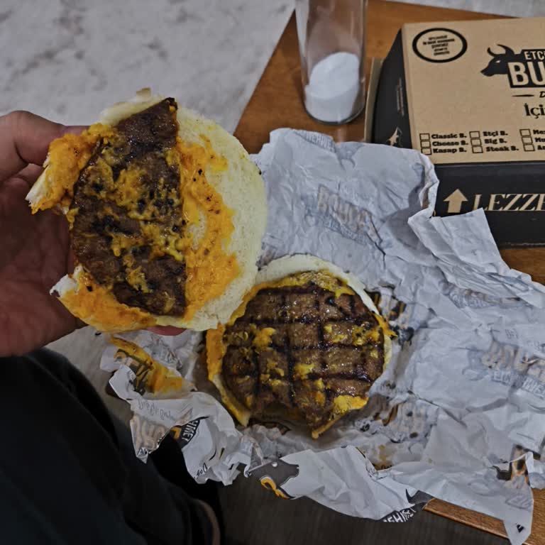 Etçi Mehmet'te Hayal Kırıklığı: Yanlış Gramajlı Hamburgerler