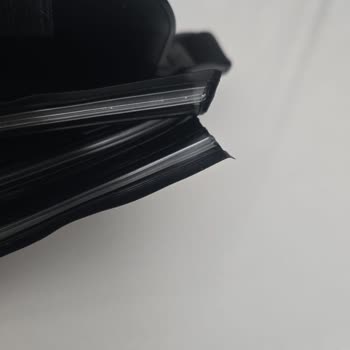 Spigen Su Geçirmez Çanta Kısa Sürede Yırtıldı