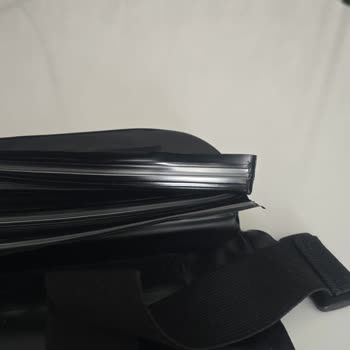 Spigen Su Geçirmez Çanta Kısa Sürede Yırtıldı