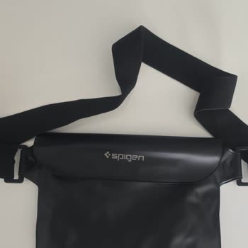 Spigen Su Geçirmez Çanta Kısa Sürede Yırtıldı