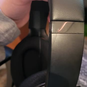 Razer Barracuda наушники трескаются сами по себе – качество сборки