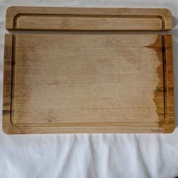 Bambum Kesme Tahtasında Çatlak Ve İlgisiz Müşteri Hizmetleri