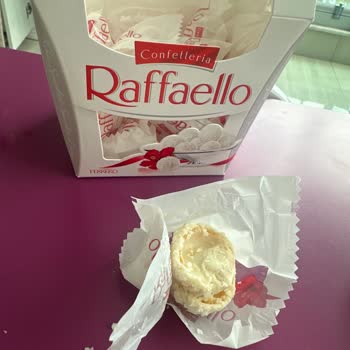 Купленные Ferrero Rocher Raffaello были несвежими и плохо упакованными