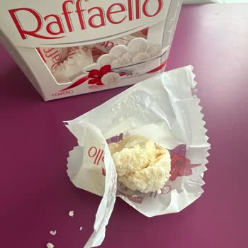 Купленные Ferrero Rocher Raffaello были несвежими и плохо упакованными