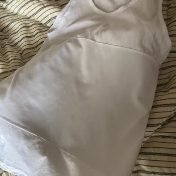 Dagi Mağazasından Alınan Atletlerin Kalitesizliği Ve Yüksek Fiyatı