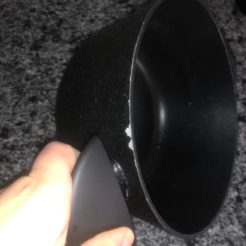 Soyulan Tencere Takımı Ve Kırık Kapak Sorunu