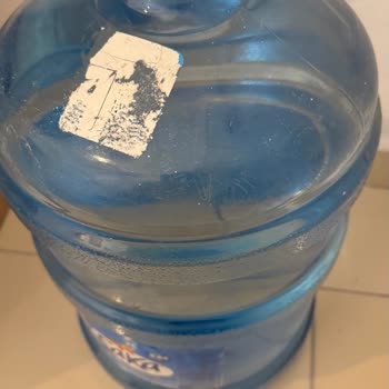 Eski Ve Pis Damacanalarla Gelen Su Hizmeti