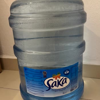 Eski Ve Pis Damacanalarla Gelen Su Hizmeti