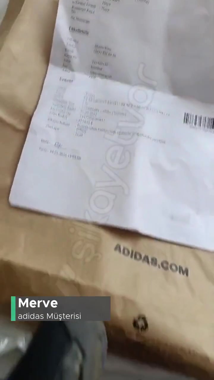 Adidas Ayakkabı Tabanı Köpük Gibi Kopuyor videonun kapak resmi