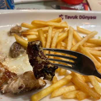 Tavuk Dünyası'nda Bekleme Ve Yanlış Sipariş Sorunu