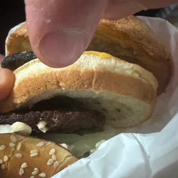 Yanık Burger Ve Soğuk Patateslerle Hayal Kırıklığı