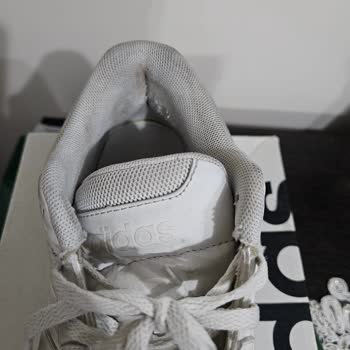 Adidas Ayakkabının Acı Veren Sürprizi!