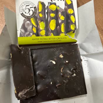 Son Kullanma Tarihi Geçmemiş Çikolatadan Kurt Çıktı!