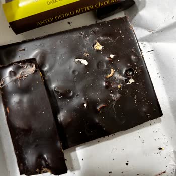 Son Kullanma Tarihi Geçmemiş Çikolatadan Kurt Çıktı!