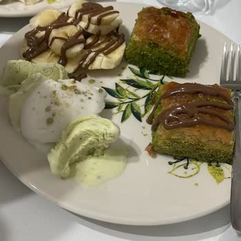 Gaziantep Baklava Cevdet Usta Misafirlere Mahcup Eden Bayat Baklava Deneyimi
