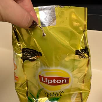 Çayın İçinden Yabancı Madde Çıktı, Sağlık Endişesi Yarattı