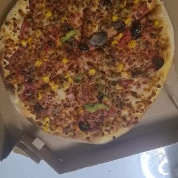 Domino's Pizza: Geç Gelen Ve Yanmış Malzemos Hayal Kırıklığı