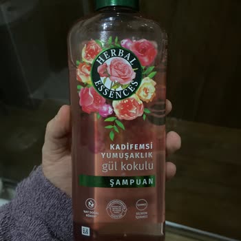 Şampuan Kullanımı Sonrası Saçlarda Yapışkanlık Ve Kaşıntı