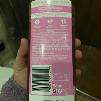 Şampuan Kullanımı Sonrası Saçlarda Yapışkanlık Ve Kaşıntı