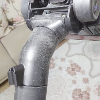 Dyson Cinetic Big Ball Absolute 2 Does Not Stop Releasing Dust Even After Service