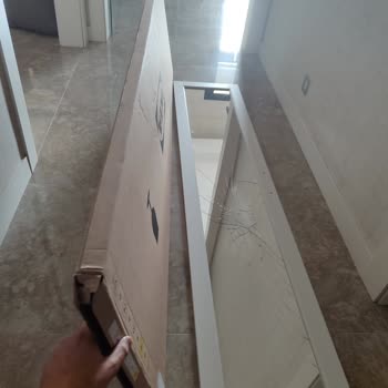 Kırık Gardırop Aynası Ve Sorumluluk Reddi