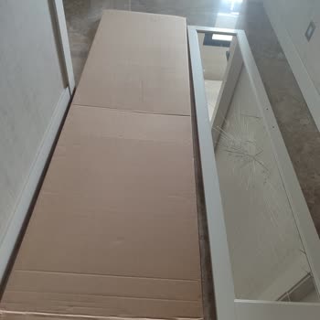 Kırık Gardırop Aynası Ve Sorumluluk Reddi