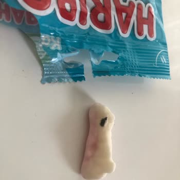 Haribo Jelibon İçinden Taş Çıktı