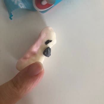 Haribo Jelibon İçinden Taş Çıktı